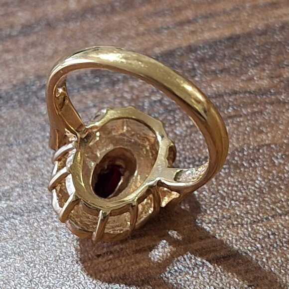 Avon Pearl Ruby Red Rhinestone Oval Ring, Gold Tone - Picture 12 of 13